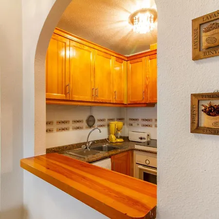 1 Bedroom Cozy In Lägenhet